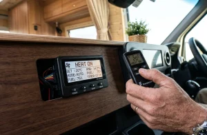 Jak spárovat bezdrátové dálkové ovládání s nezávislým topením ZM 8001